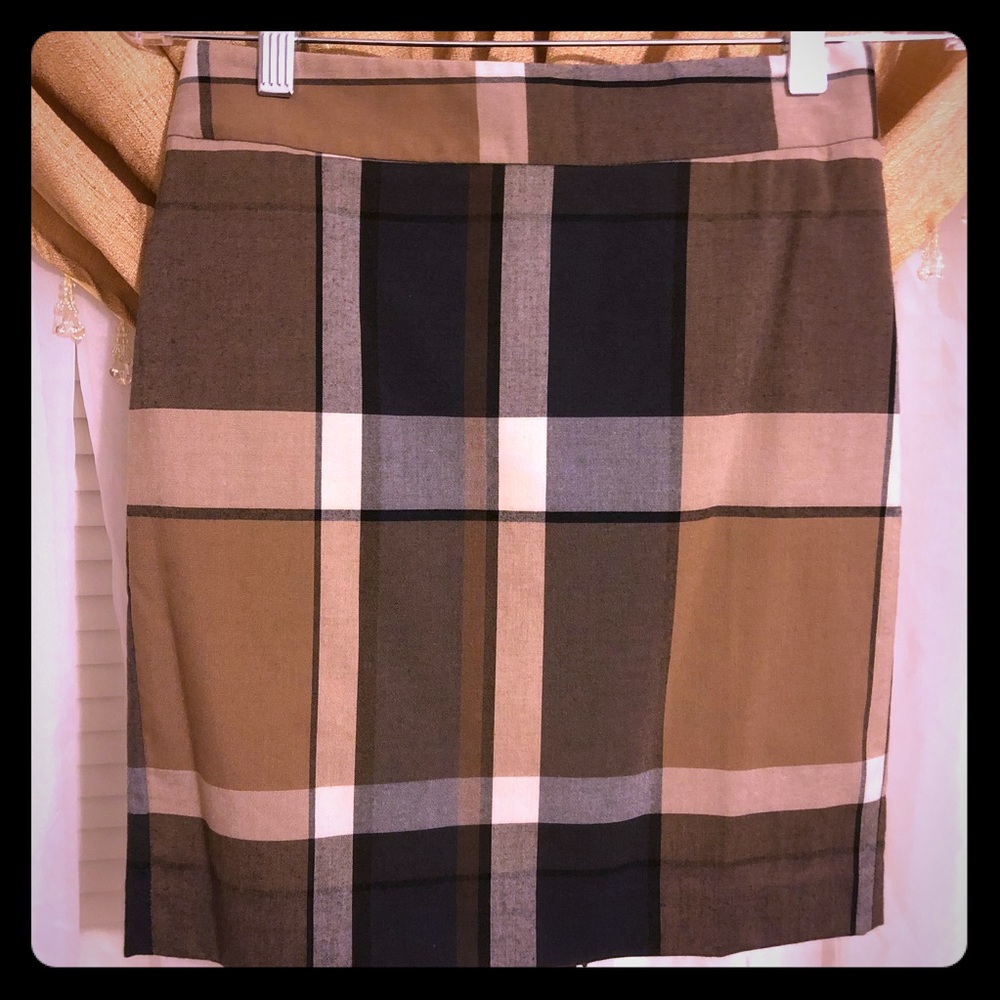 2 pairs of loft size 00P skirts